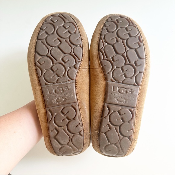 UGG Women's Dakota Sheepskin Lined Slipper Moccasin Chestnut 7 - Picture 8 of 10